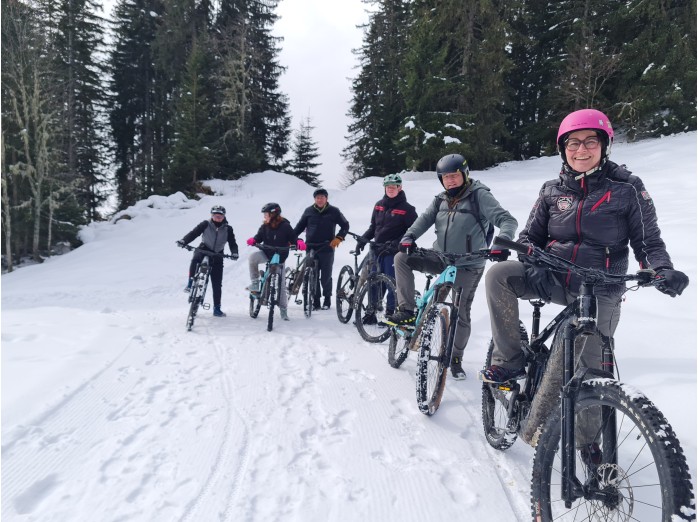 [Le hors-ski avec la Carte LOISIRS] VTT électrique sur neige avec Arav'e-Bike