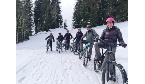 [Le hors-ski avec la Carte LOISIRS] VTT électrique sur neige avec Arav'e-Bike